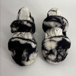 Ugg Womens Oh Yeah Marble Sz 6 Black & White Sheepskin Slide Slippers